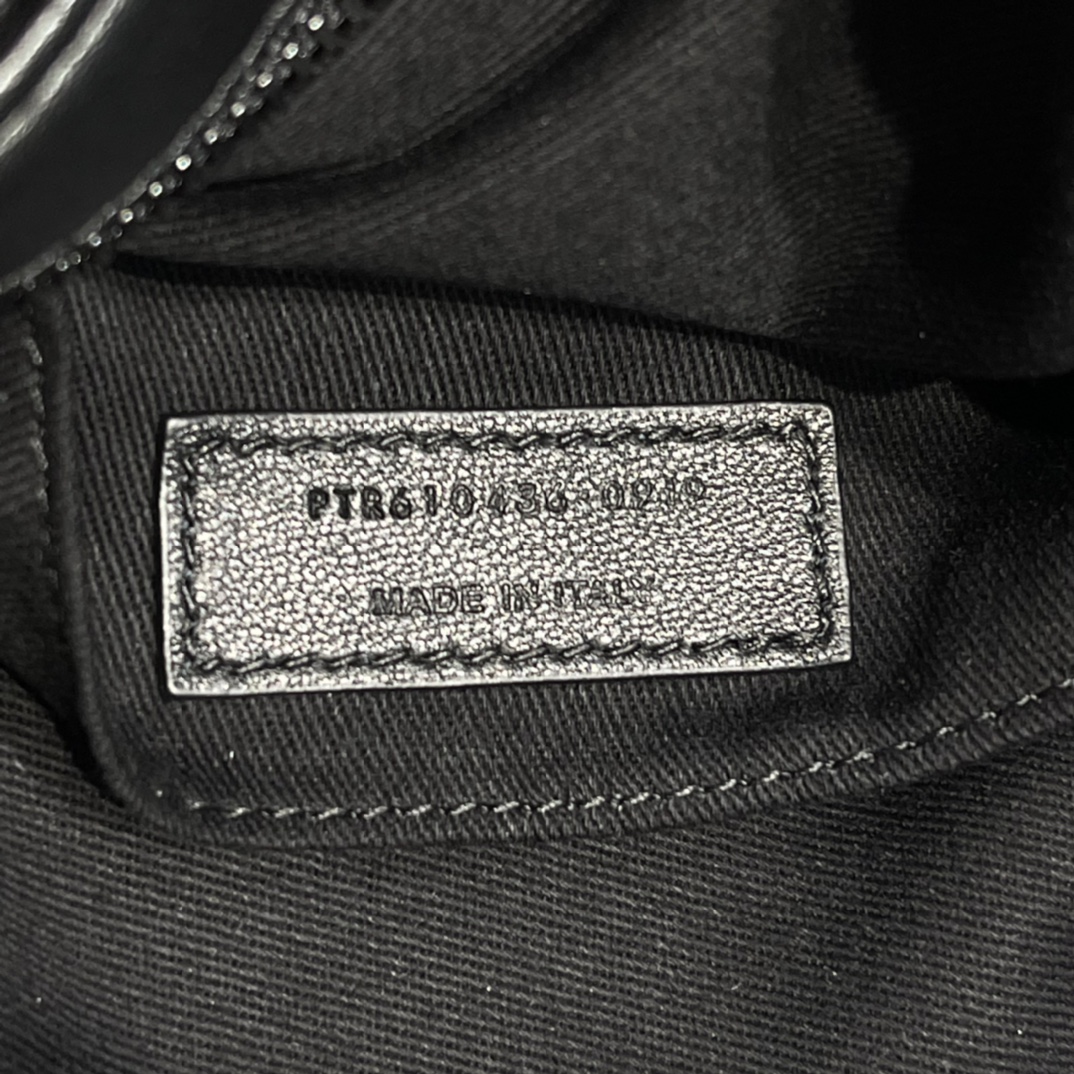 Handbags SAINT LAURENT 610436 size 17x17x5.5 cm - vstockx