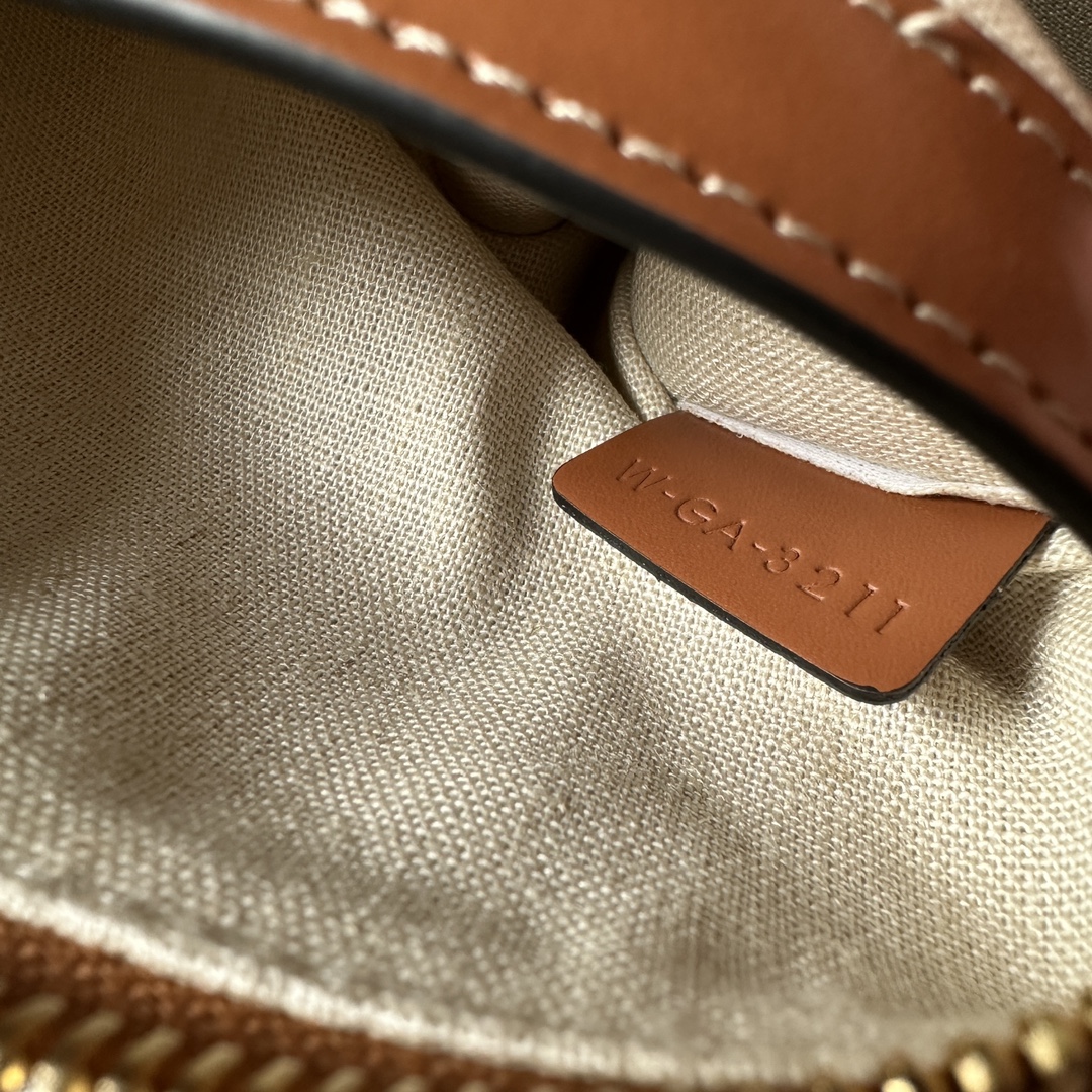 Handbags Cel22 197582 size:19.5  14  7.5 - vstockx