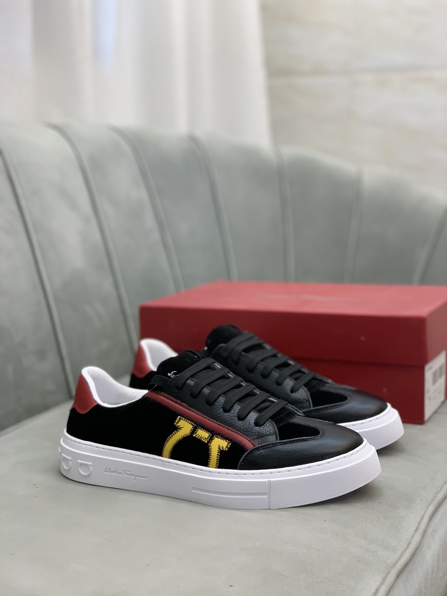 Salvatore Ferragamo Gancini Sneaker 9 - vstockx