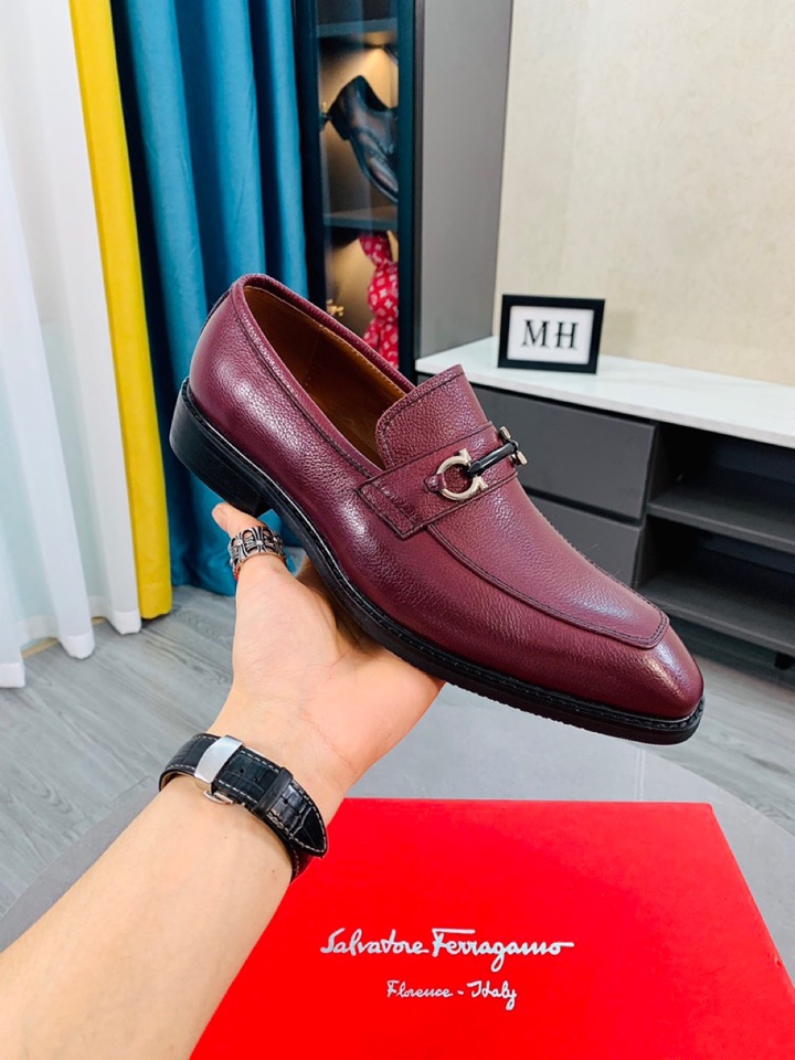 Salvatore Ferragamo Boots 32 - vstockx