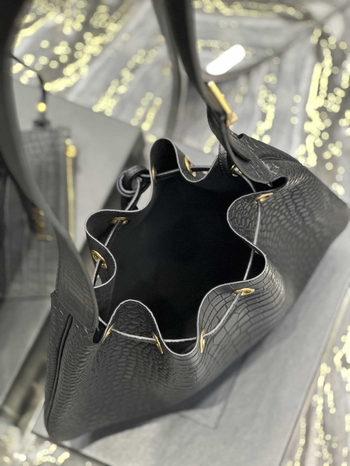 Handbags SAINT LAURENT 697941 size 44  33  2.5 cm - vstockx