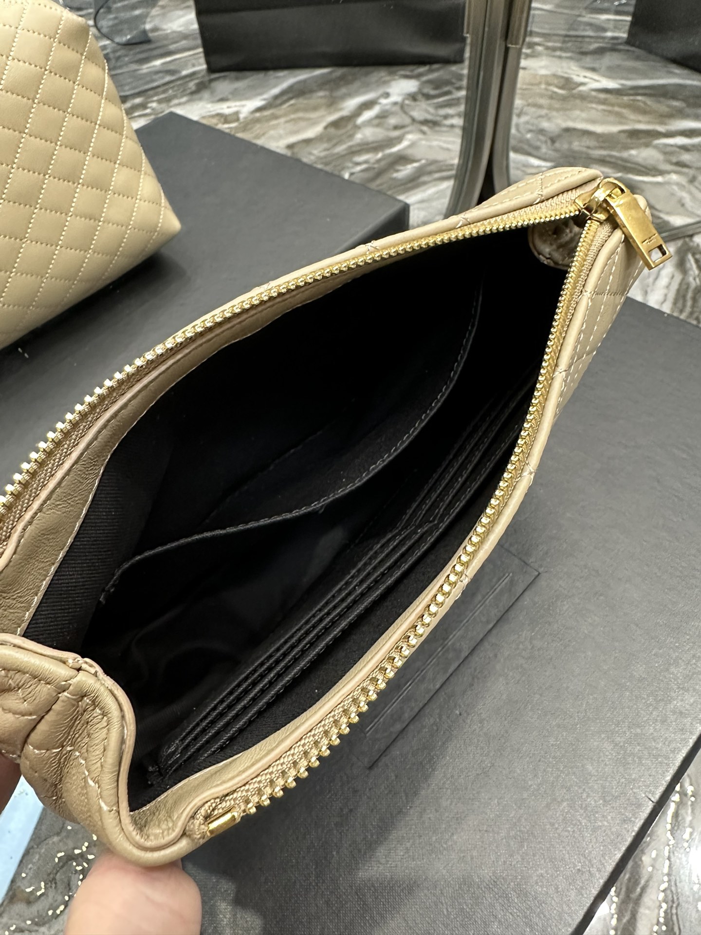 Handbags SAINT LAURENT 733955 size 23  17  5 cm - vstockx