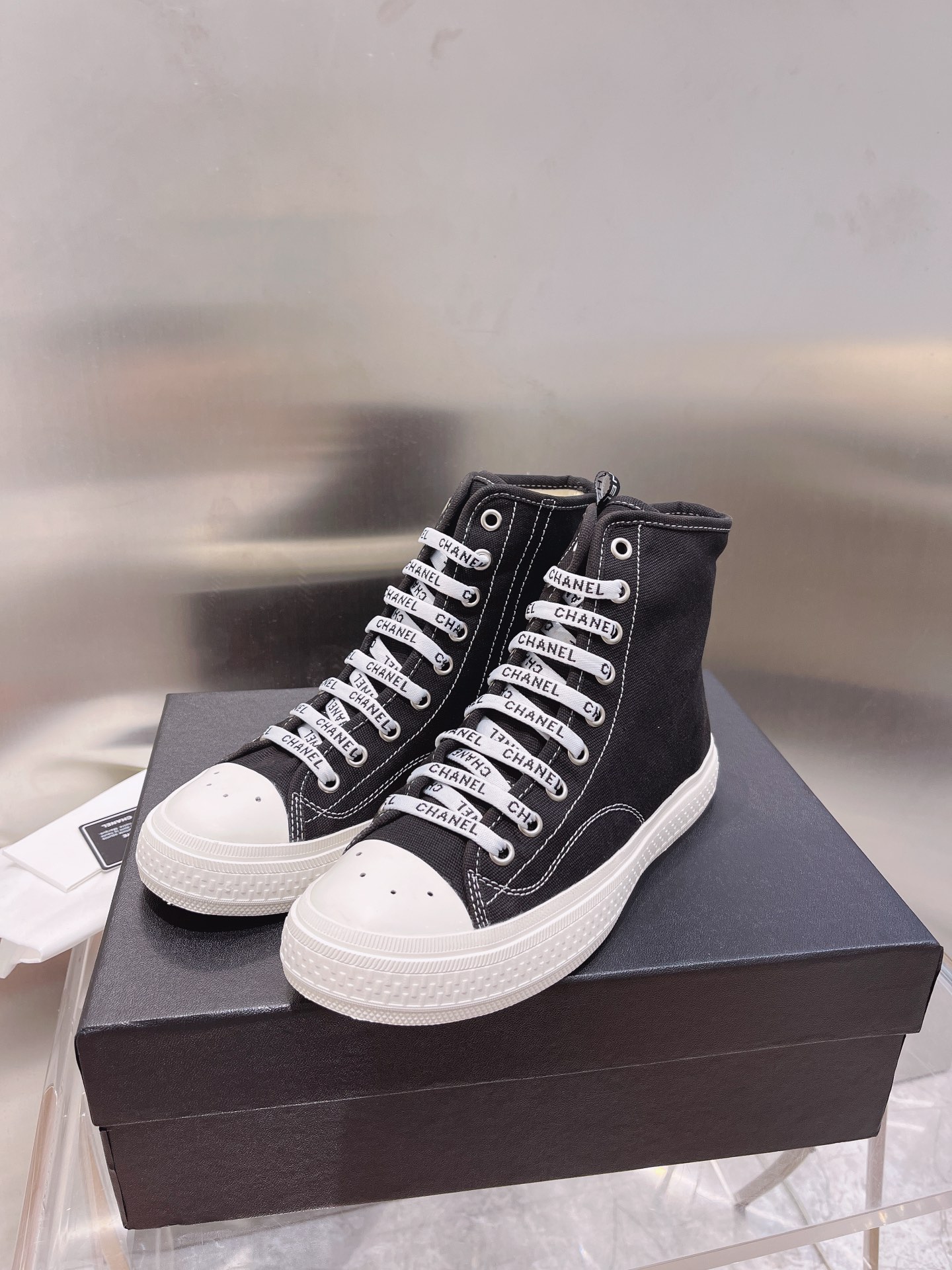 Chanel Flat canvas Sneaker 5 - vstockx