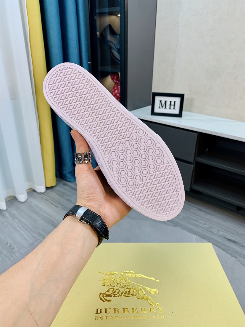 Burberry Perforated Check Sneaker 30 - vstockx