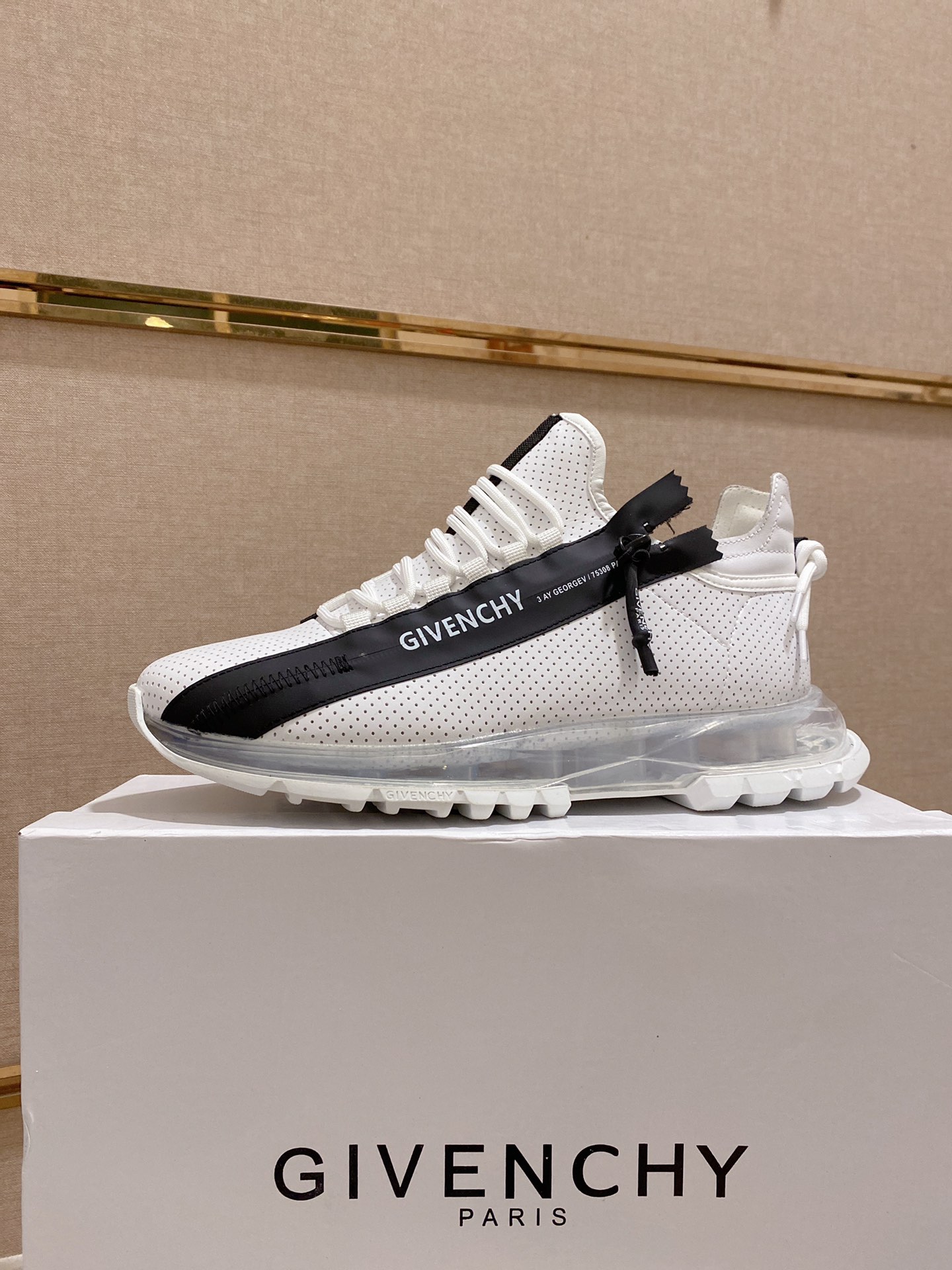 Givenchy Spectre Zip Sneakers 4 - vstockx