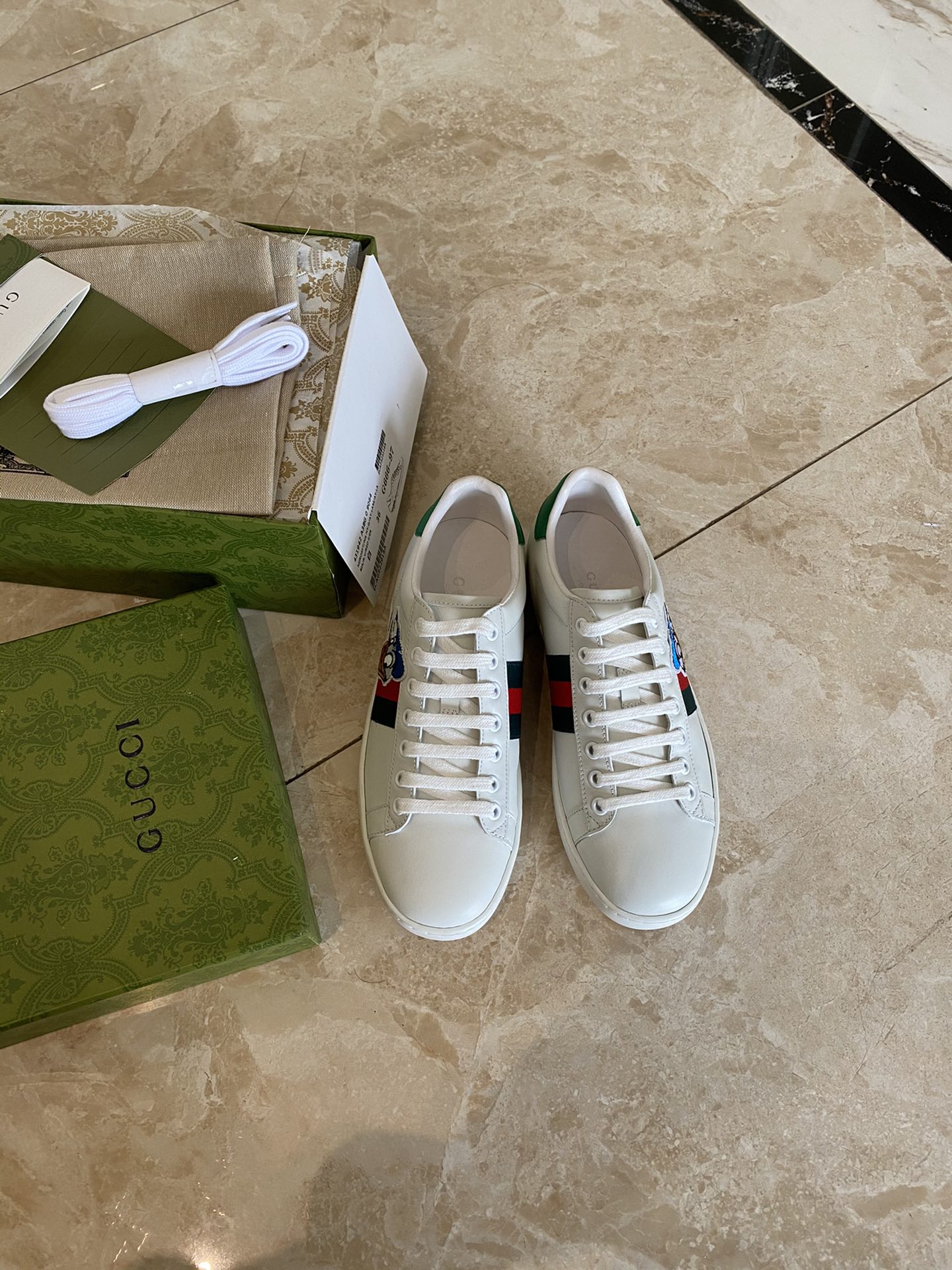 Gucci Women's Ace sneaker with bee sneaker 4 - vstockx
