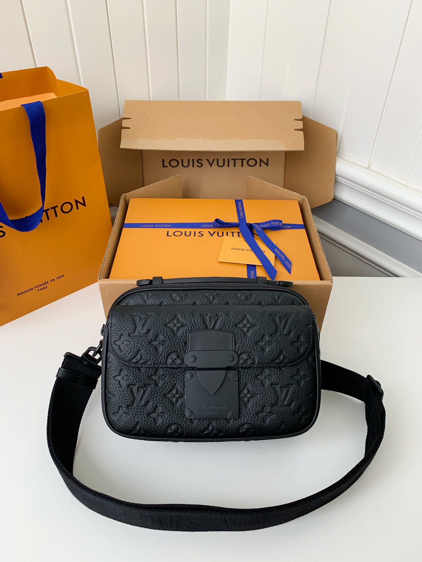 Handbags Louis Vuitton M58489 size:22*18*8 cm - vstockx