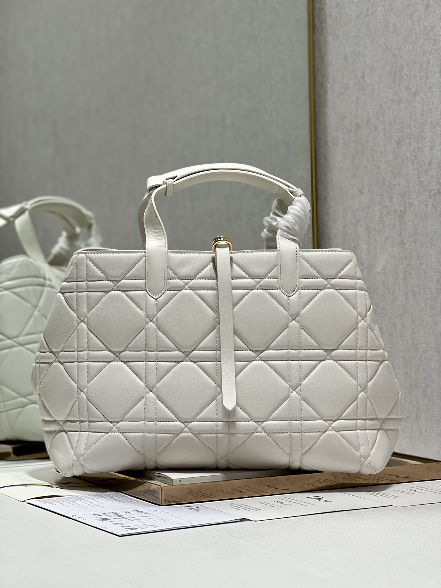 Handbag Dior 1188 size 37  43  22 cm - vstockx