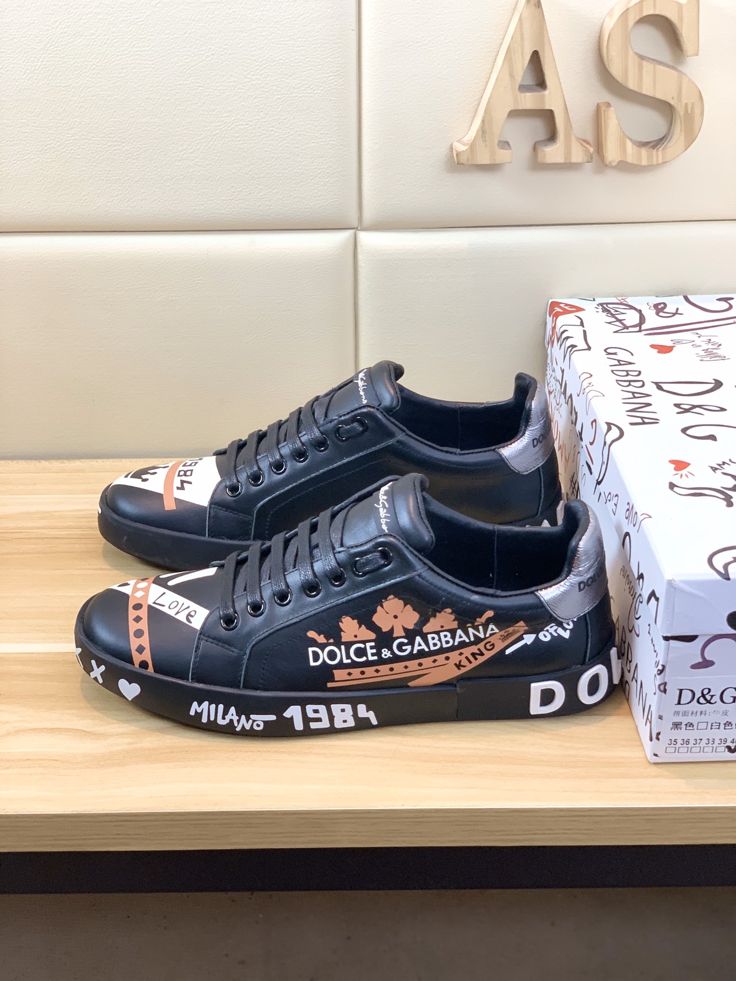 Dolce & Gabbana Low Tops Sneakers 124 - vstockx