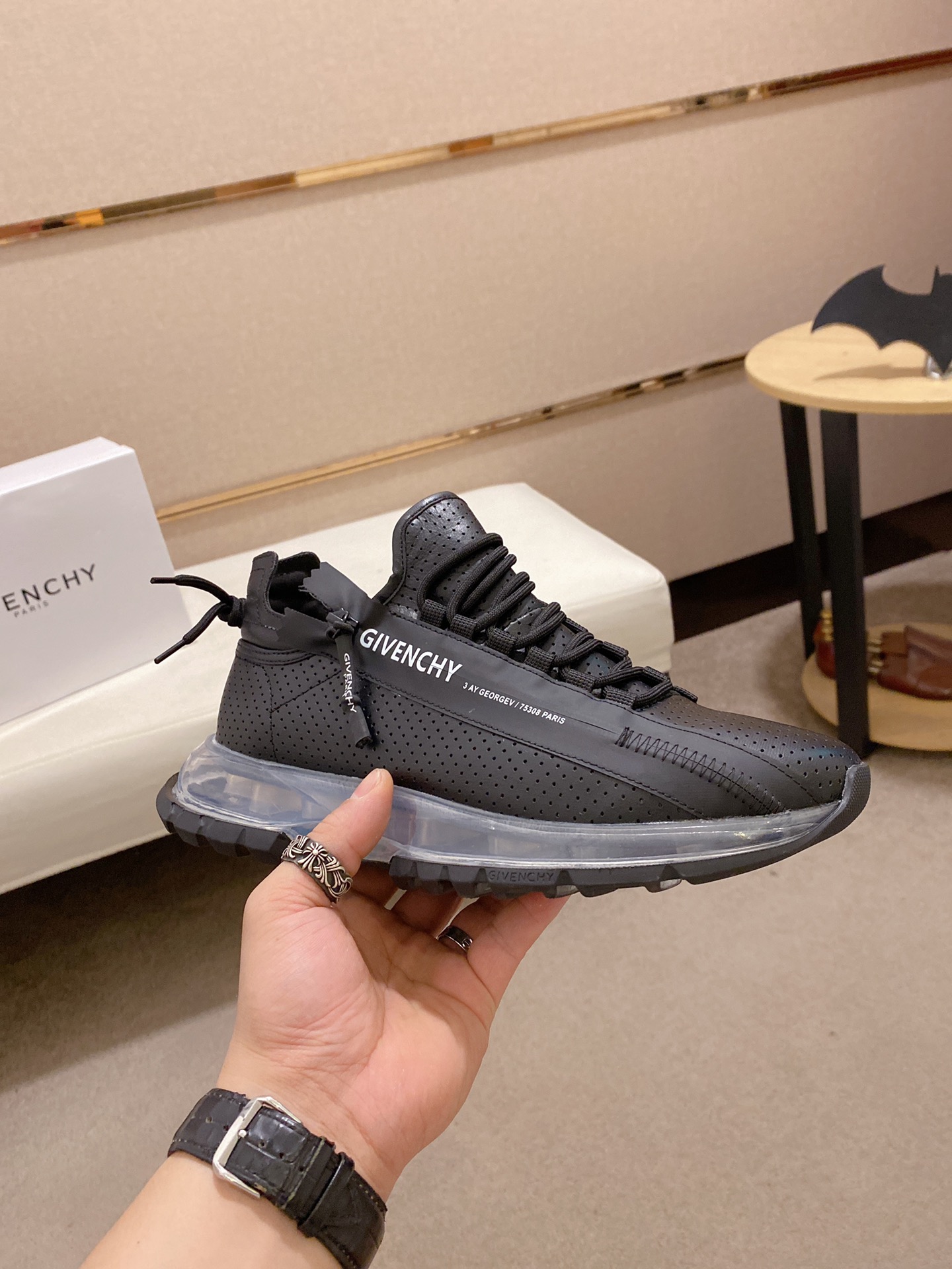 Givenchy Spectre Zip Sneakers 6 - vstockx