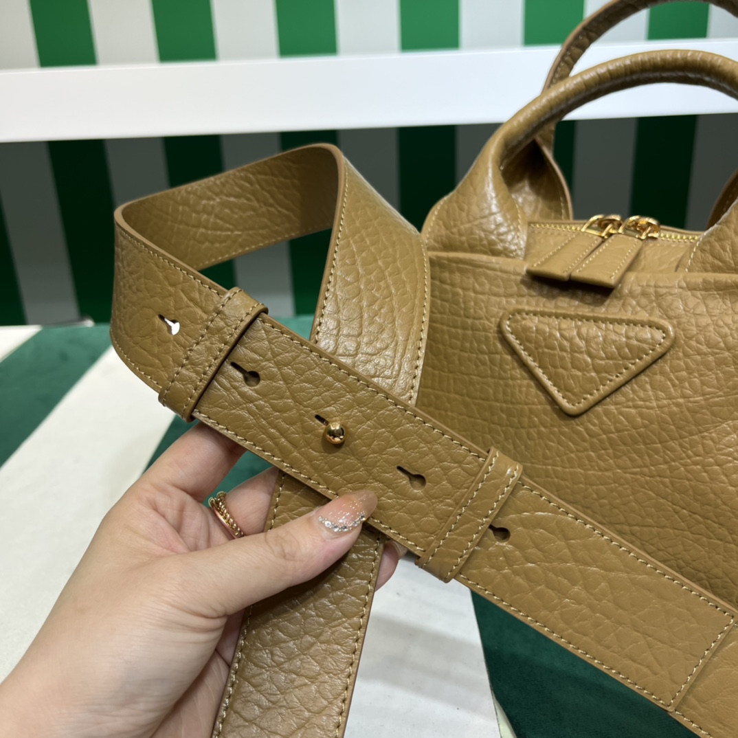 Handbags Prada 1BB081 size:22.5×10.5×16.5 cm - vstockx
