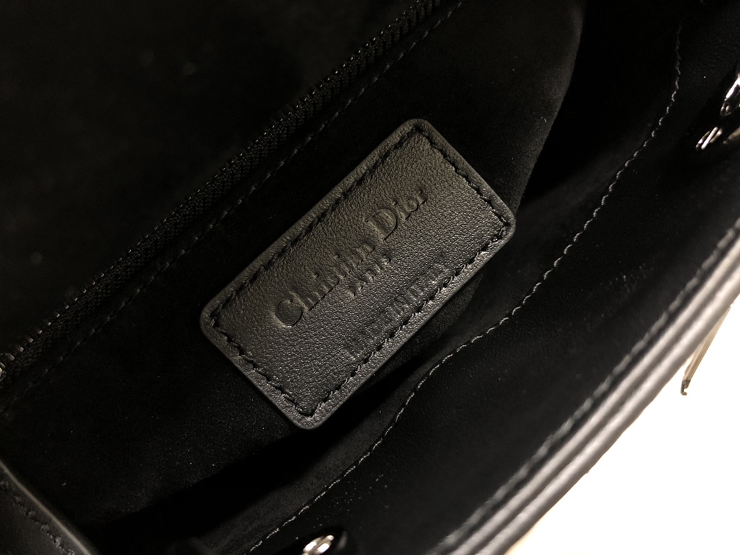 Handbag Dior M0505 size 17 x 15 x 7 cm - vstockx