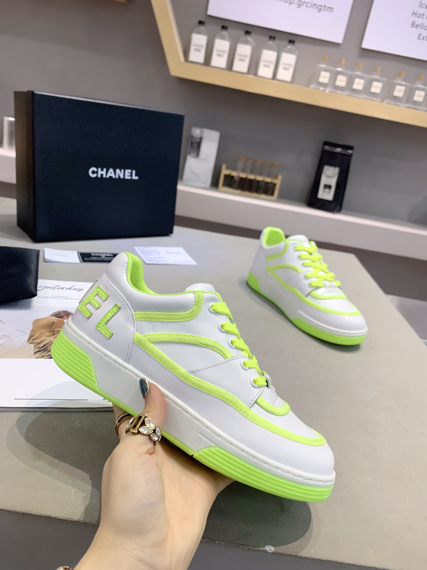 Chanel Low Top Sneaker 57 - vstockx
