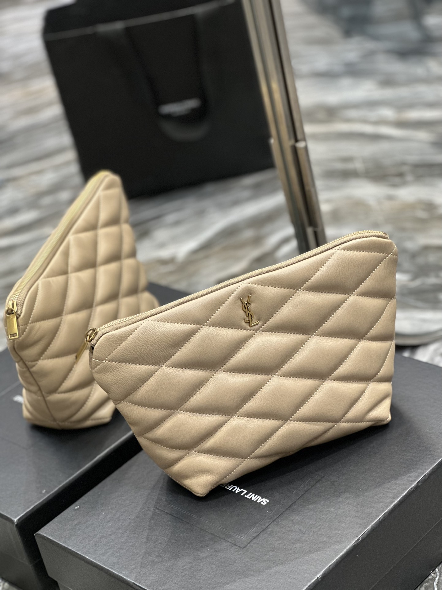 Handbags SAINT LAURENT 696779 size 26x19x11 cm - vstockx
