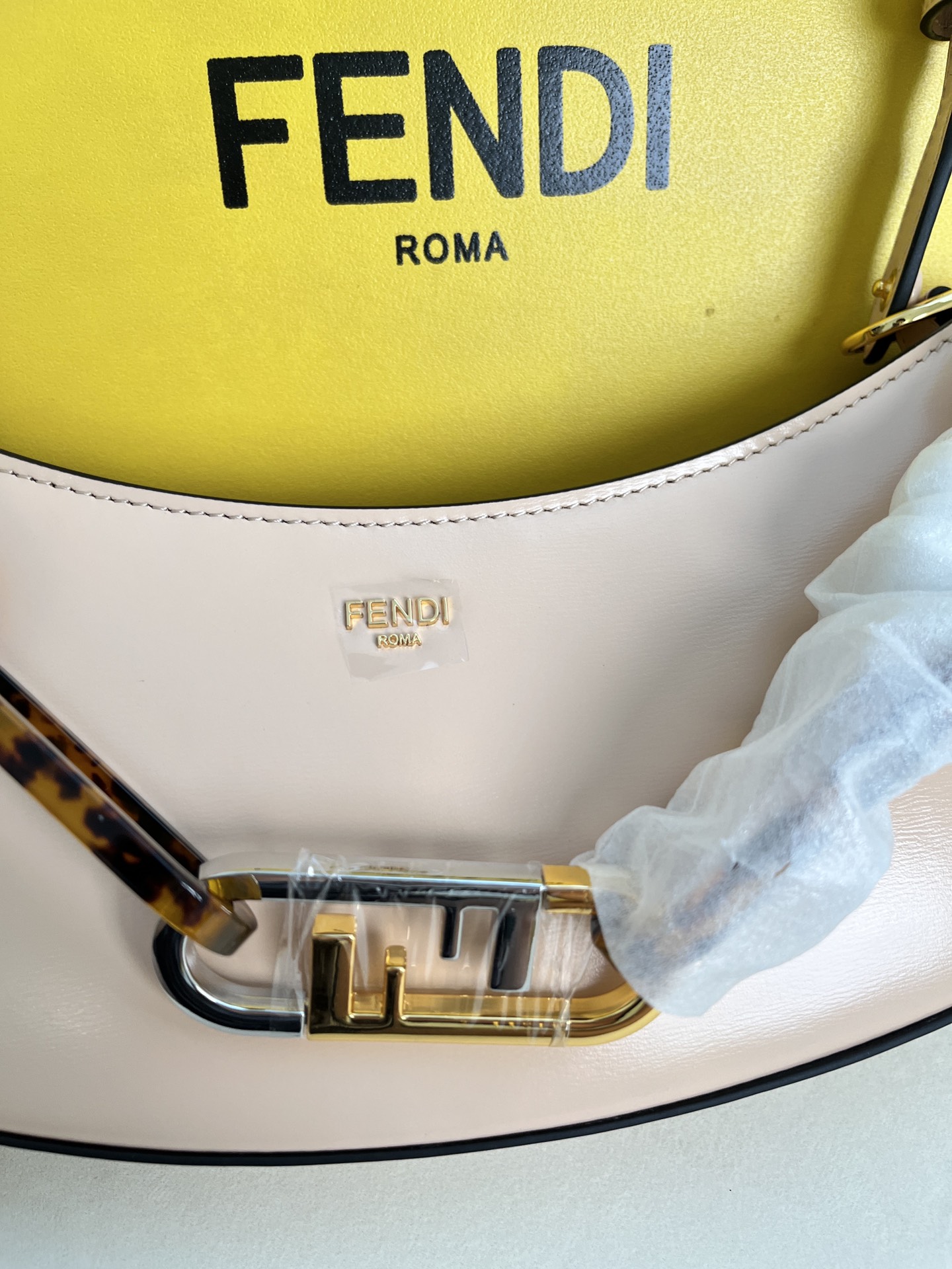 handbags FENDI 225 size:32*11*5cm - vstockx