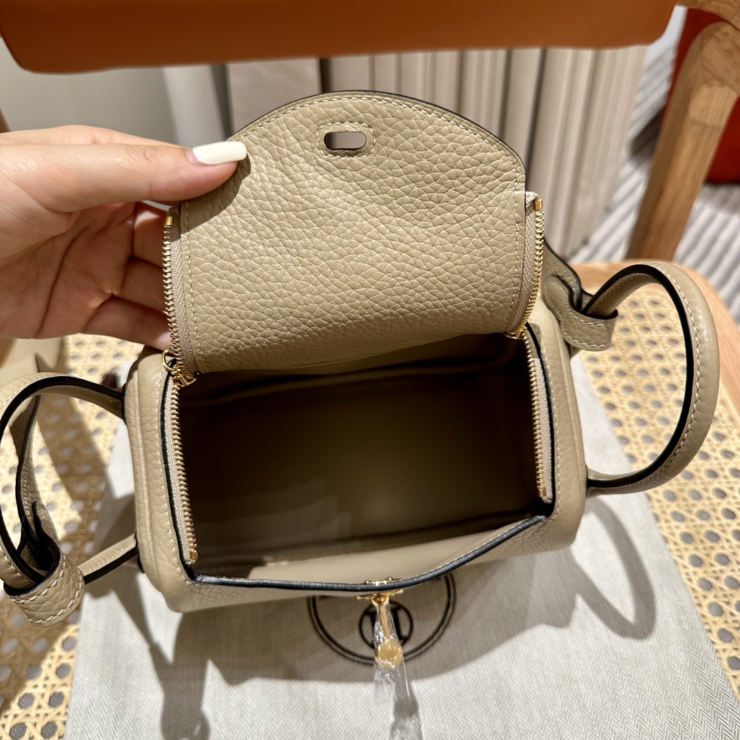 Handbags Hermes mini Lindy size:19 cm - vstockx