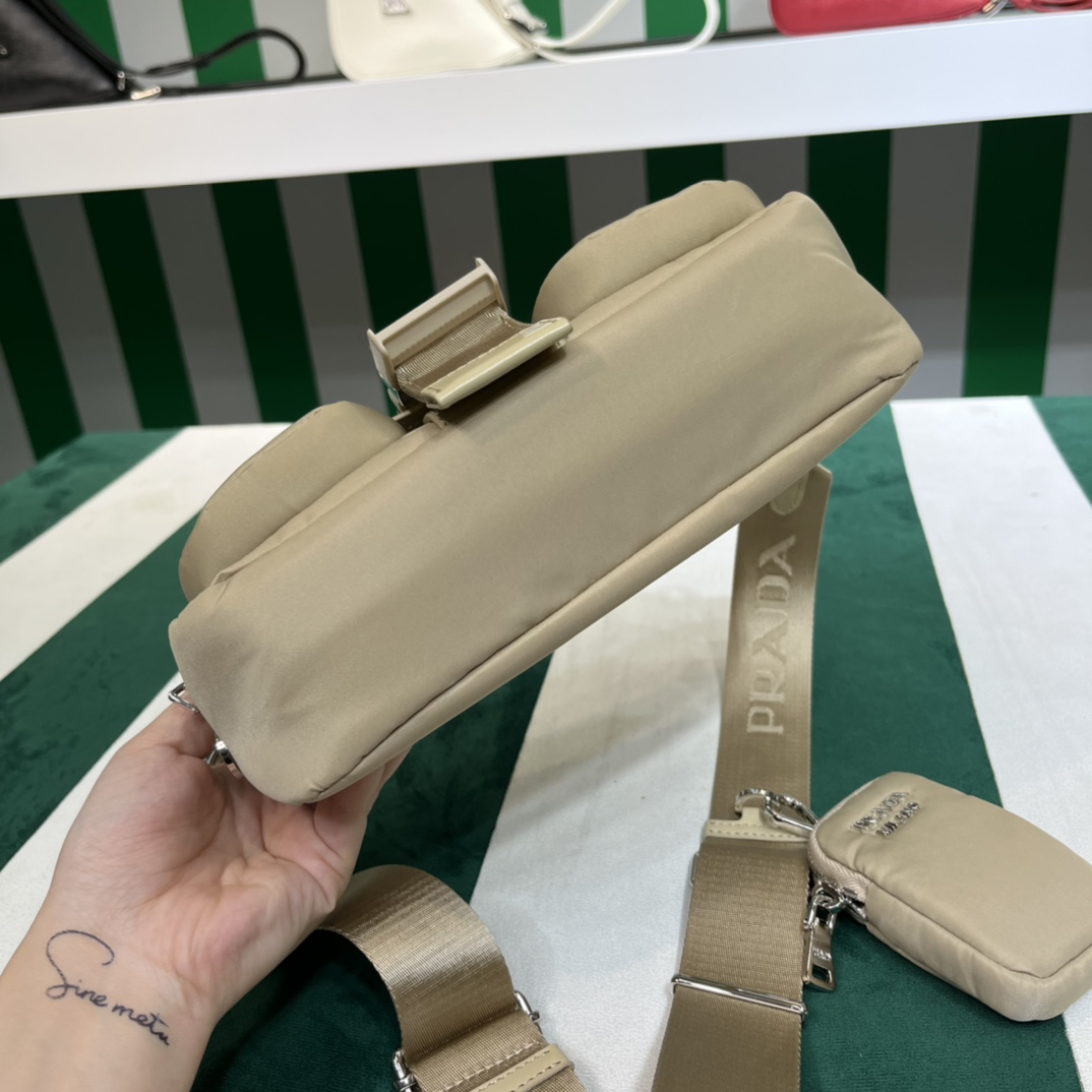 Handbags Prada 1BD295 size:22*7.5*14 cm - vstockx