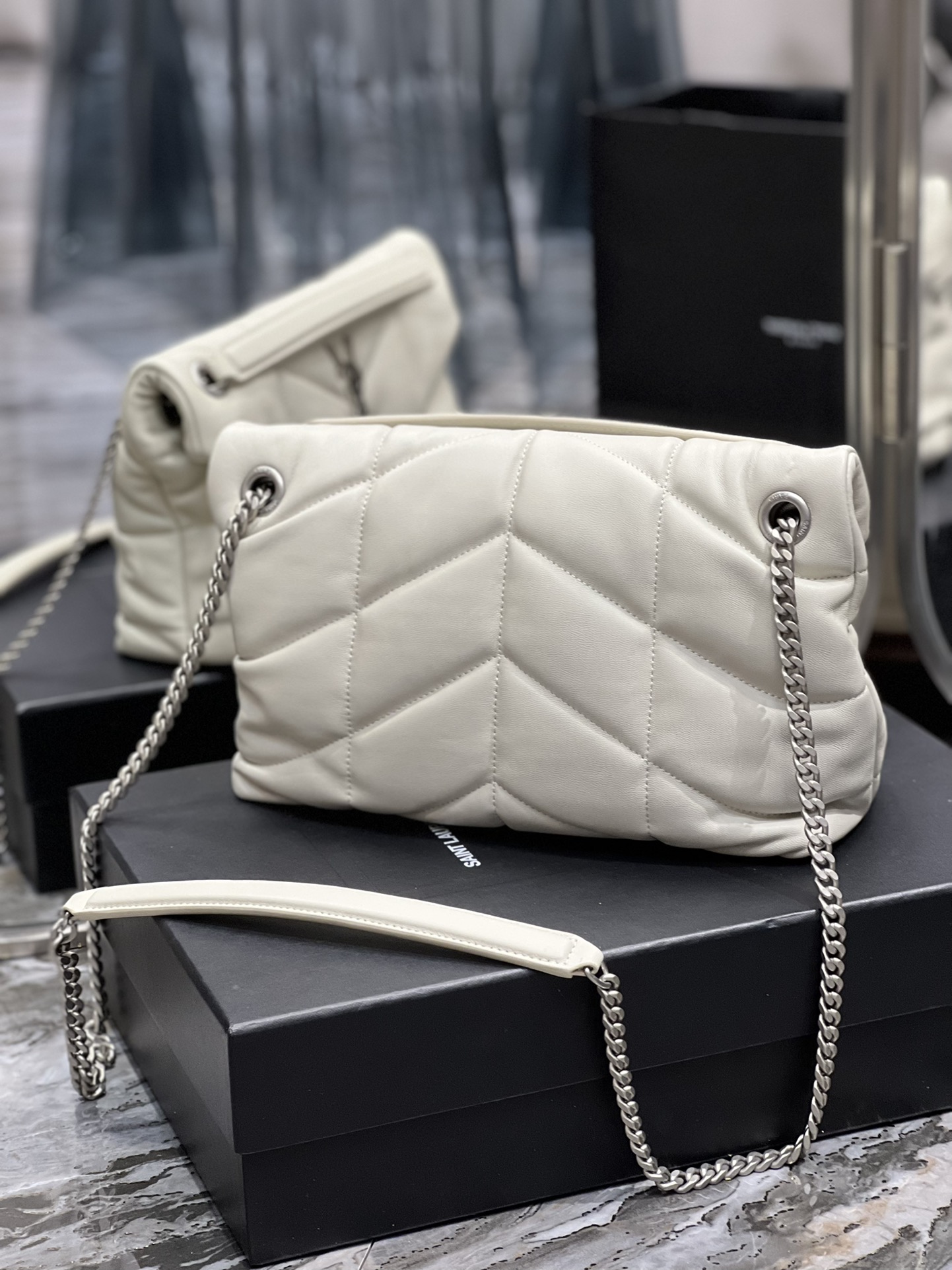 Handbags SAINT LAURENT 577476 size 29x17x11 cm - vstockx