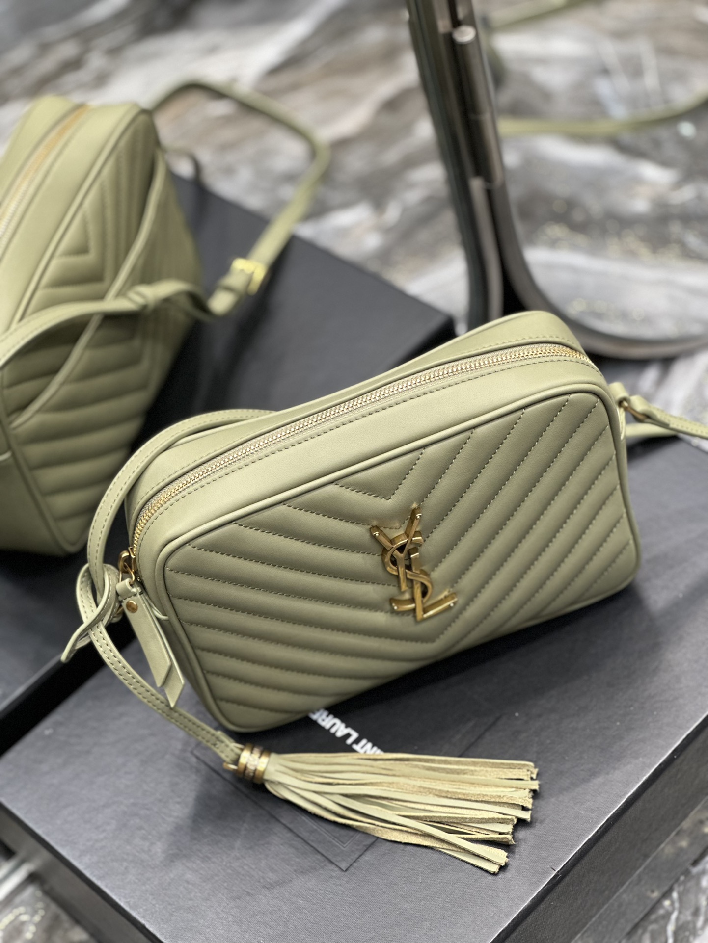 Handbags SAINT LAURENT 520534 size 23x16x6 cm - vstockx
