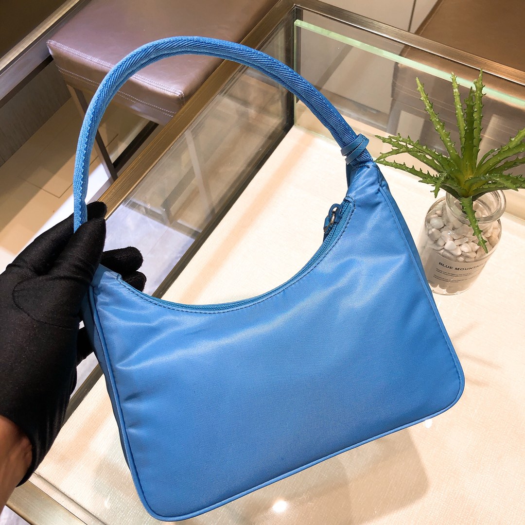 handbags prada Hobo 1NE515 Re-edition 2000 Size:22*17*6 - vstockx