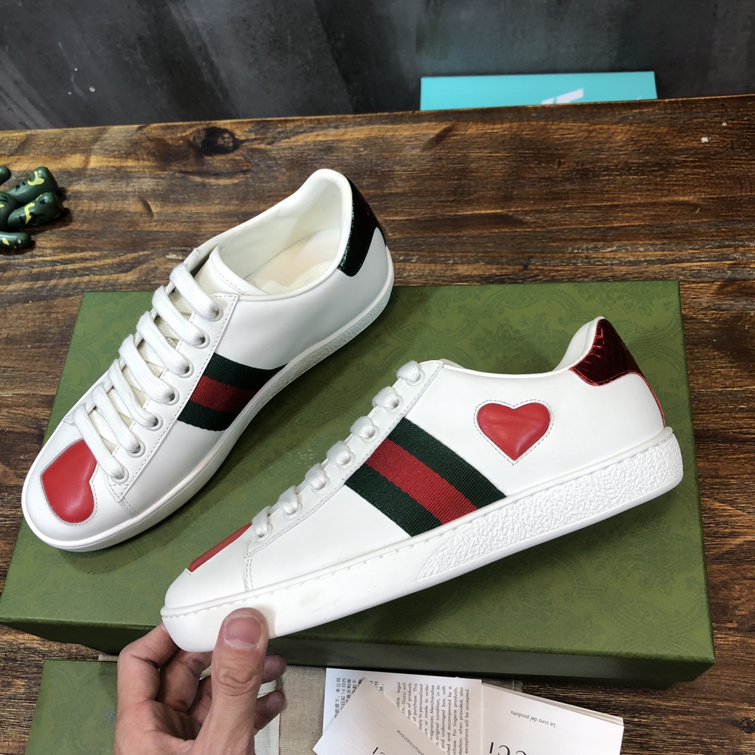 Gucci Ace Embroidered Hearts (W) - vstockx