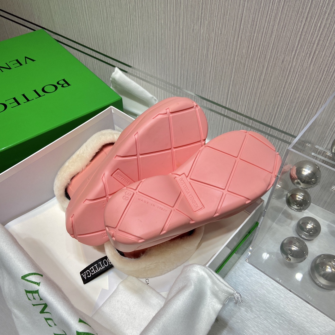 Bottega Veneta Boots 7 - vstockx