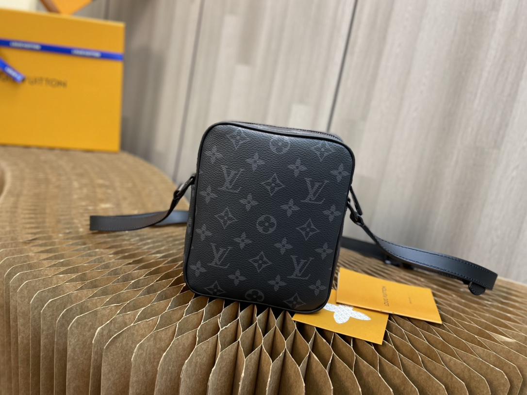Handbag Louis Vuitton M69404 size 15x17x8 CM - vstockx