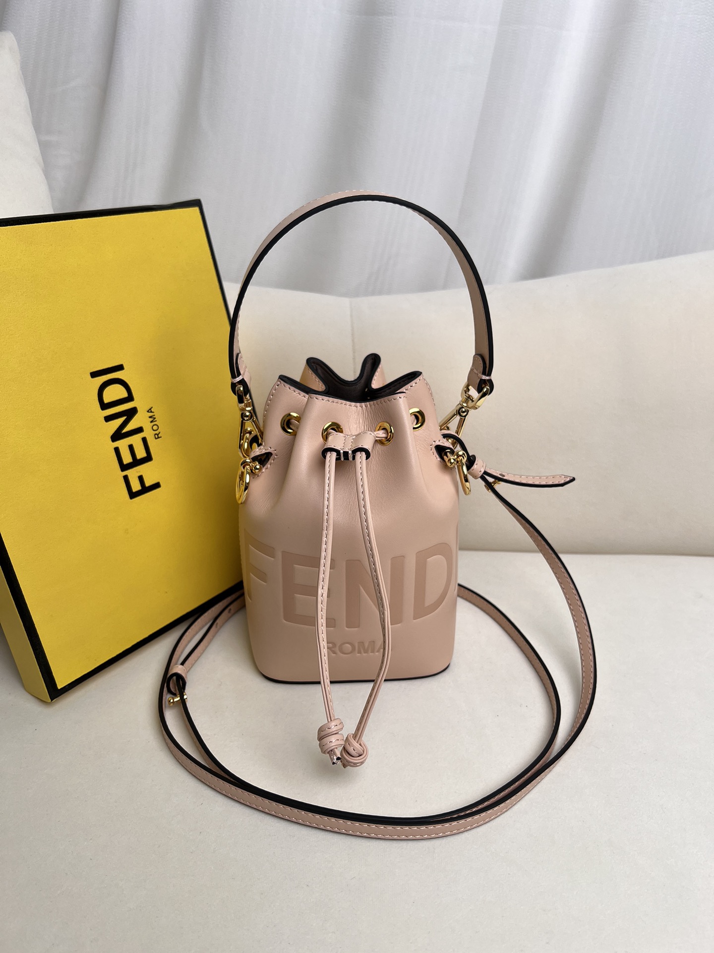 handbags FENDI 226 size:12*18*10cm - vstockx