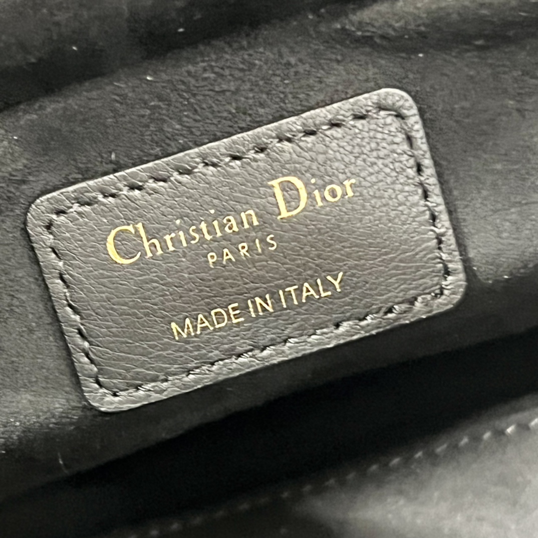 Handbag Dior 1188 size 30  36  15 cm - vstockx