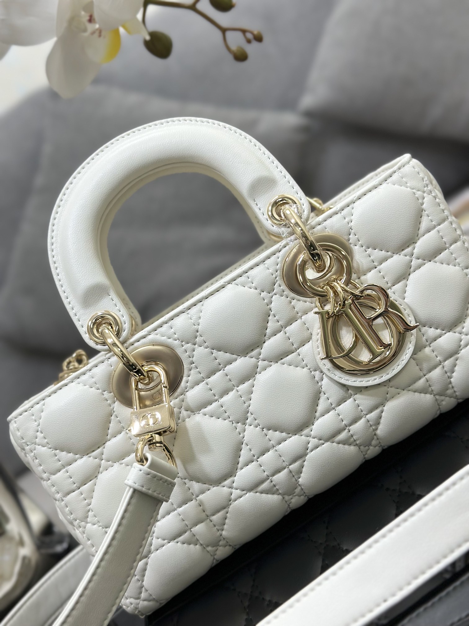 Handbag Dior M0613 size 22 x 12 x 6 cm - vstockx