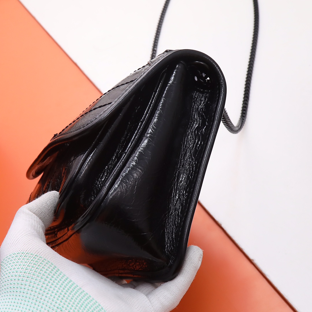 Handbags SAINT LAURENT 533037 size 22x16.5x12 cm - vstockx