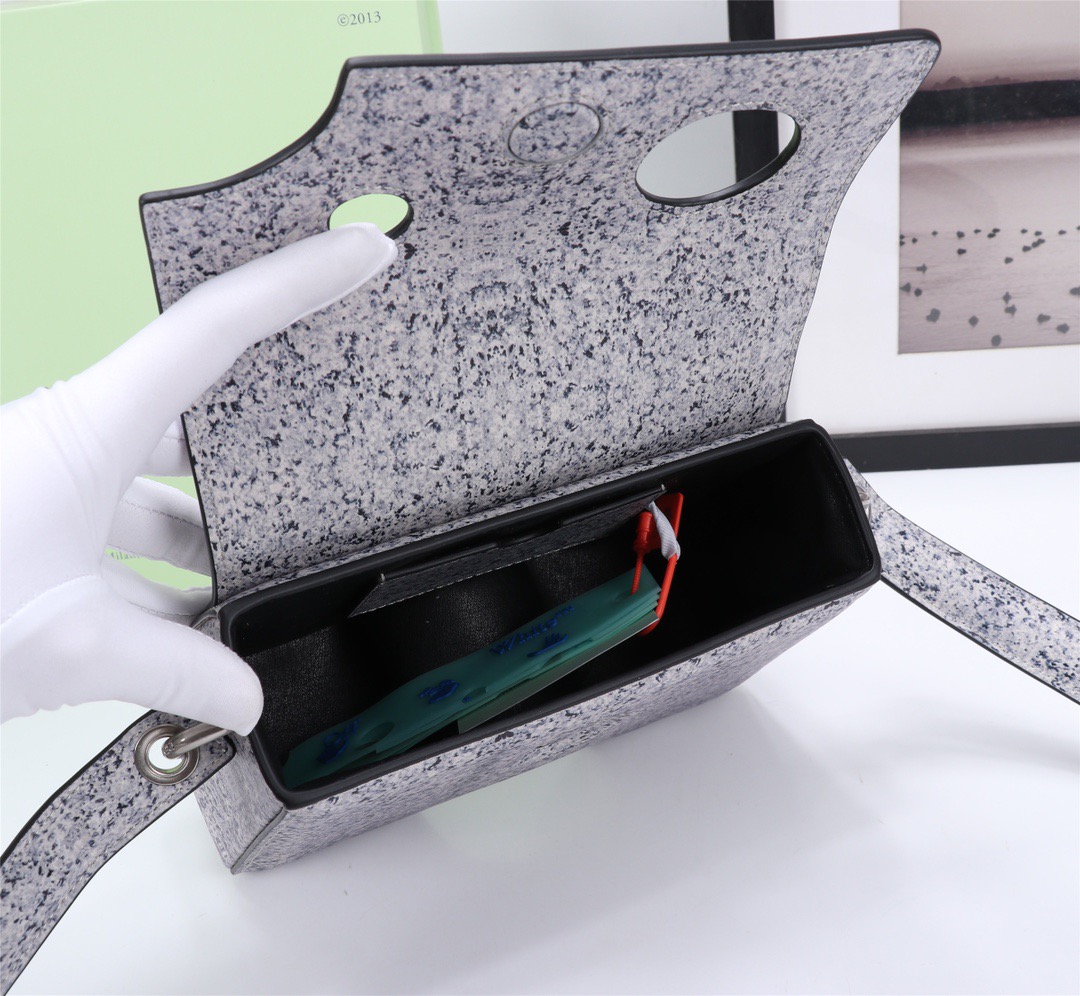 handbags OFF-White 579  6885970  size:22*16*8cm - vstockx