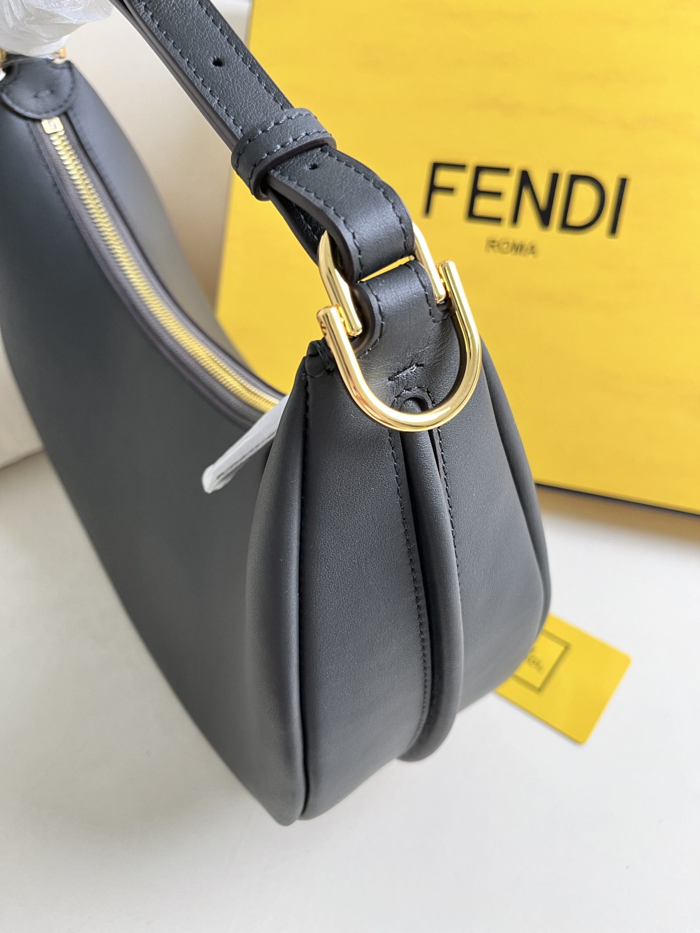 handbags FENDI 1praphy size ?9*24.5*10cm - vstockx