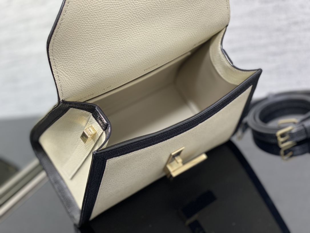 Handbag VALEXTRA size *'* - vstockx
