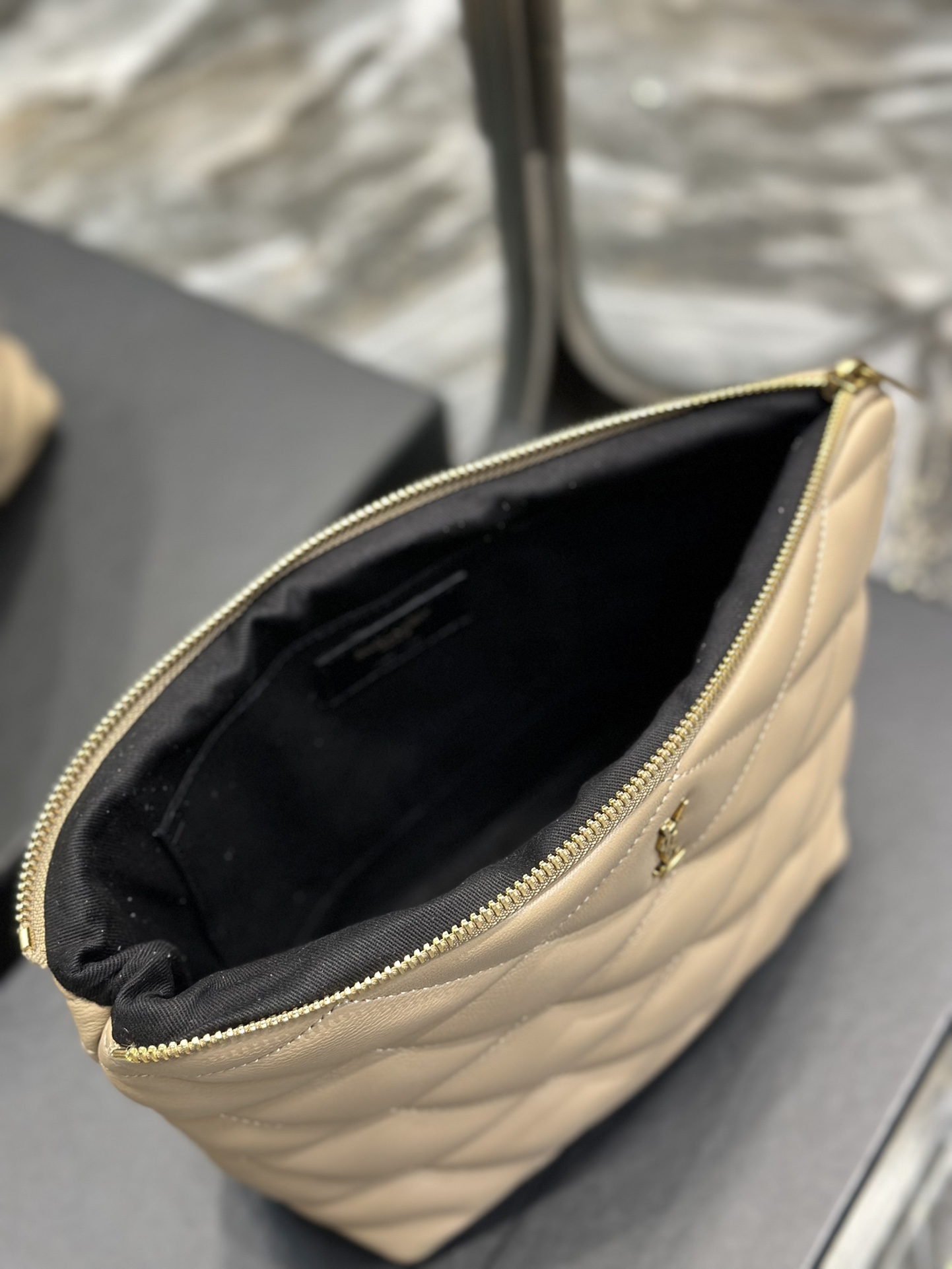 Handbags SAINT LAURENT 696779 size 26x19x11 cm - vstockx