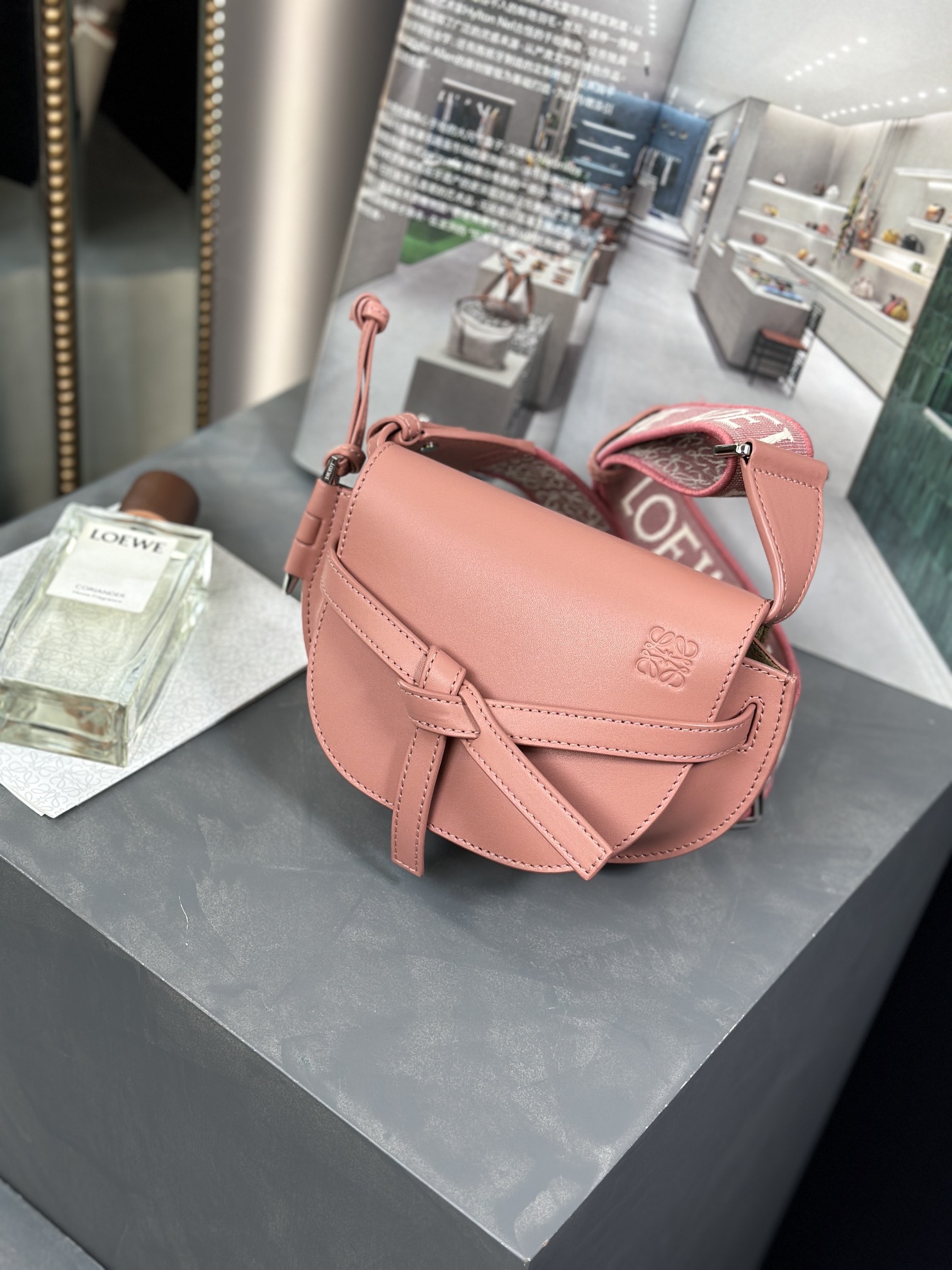 Handbags LOEWE   size:15*12.5*9cm - vstockx