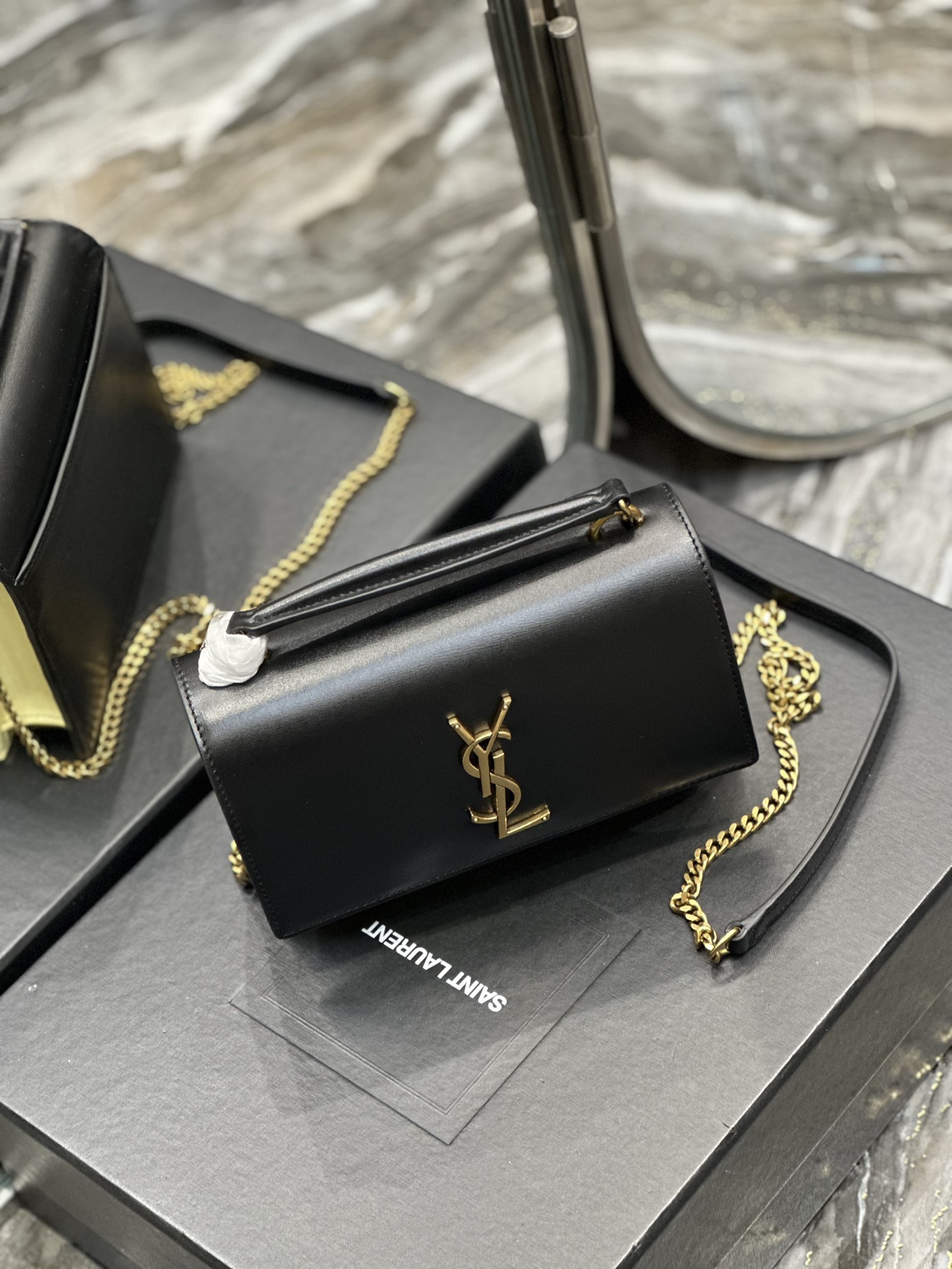 Handbags SAINT LAURENT 533026 size 19x14x5.5 cm - vstockx