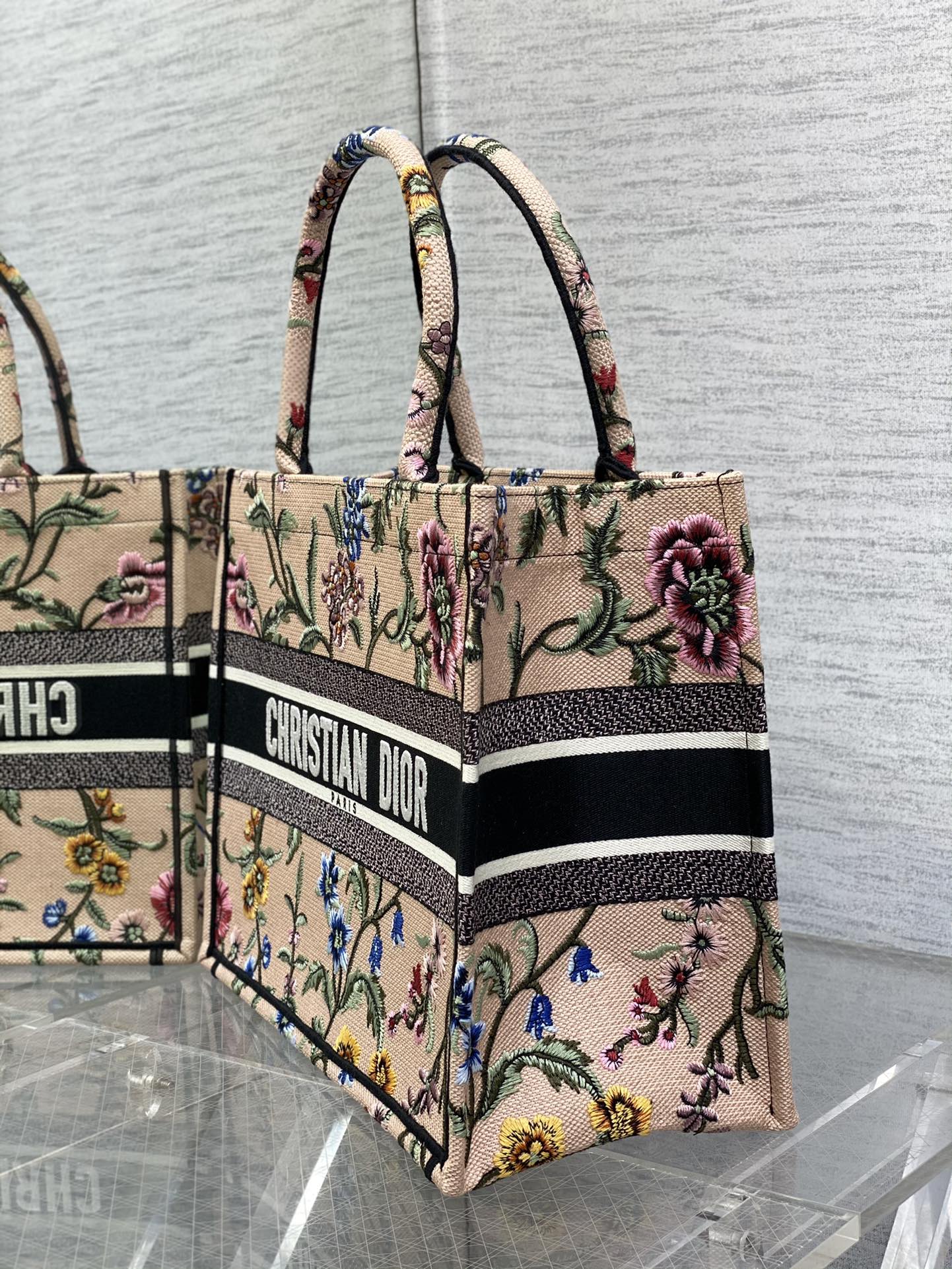 Handbag Dior size 36*18*28 cm - vstockx