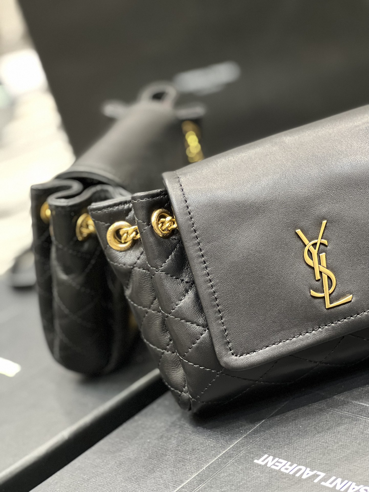 Handbags SAINT LAURENT 672738 size 18x13x6 cm - vstockx