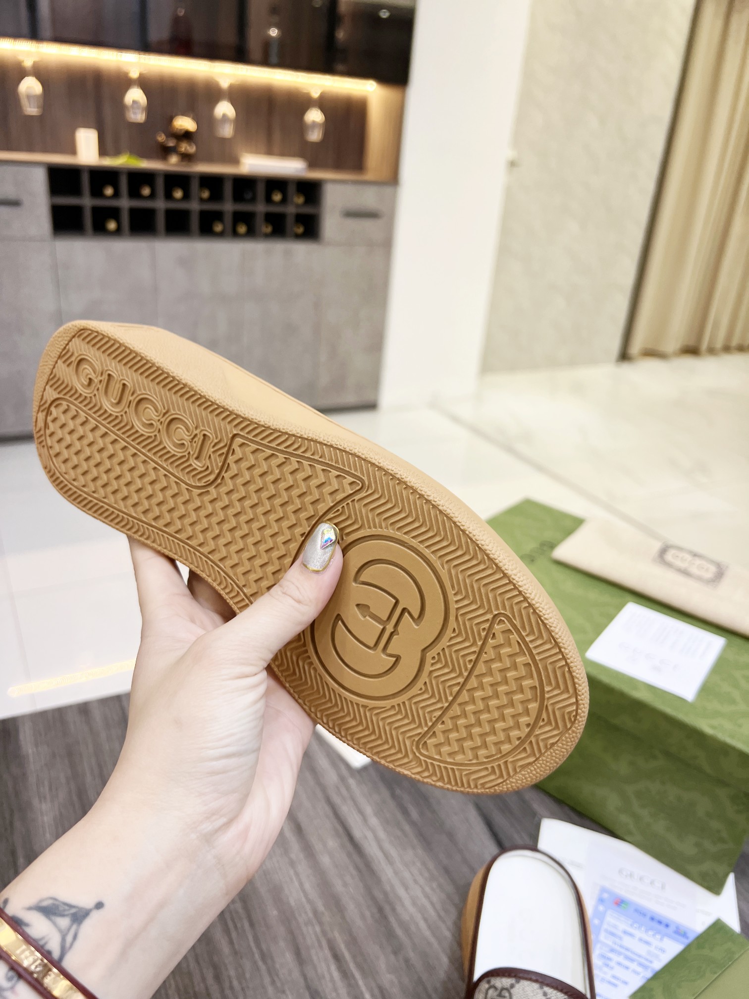 Gucci Women's WOMEN 6 - vstockx