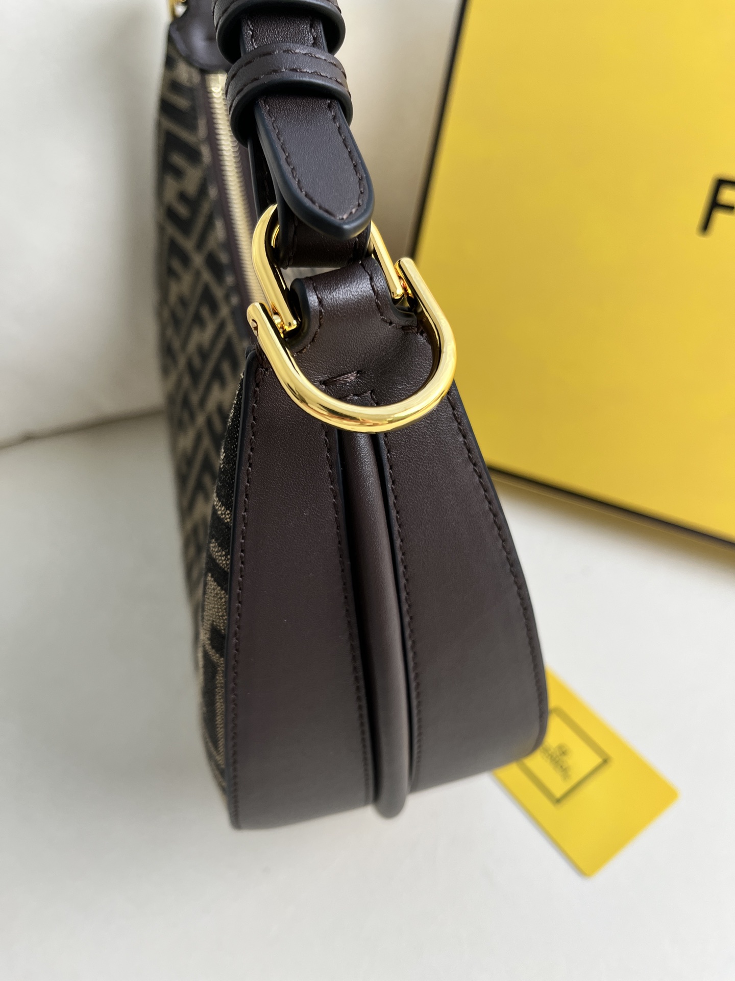 handbags FENDI 205 size:29*24.5*10cm - vstockx