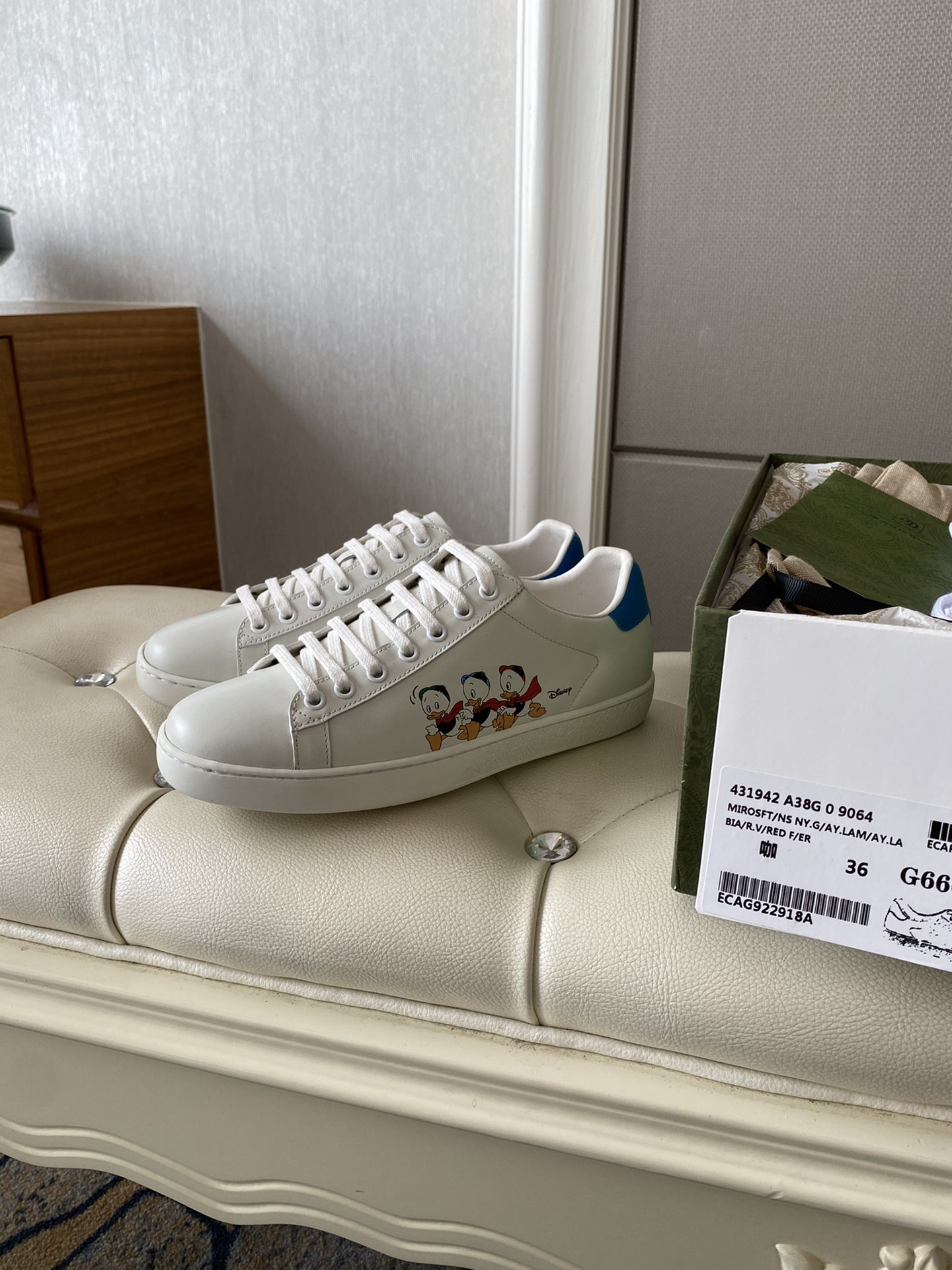Gucci Women's Ace sneaker with bee sneaker 4 - vstockx