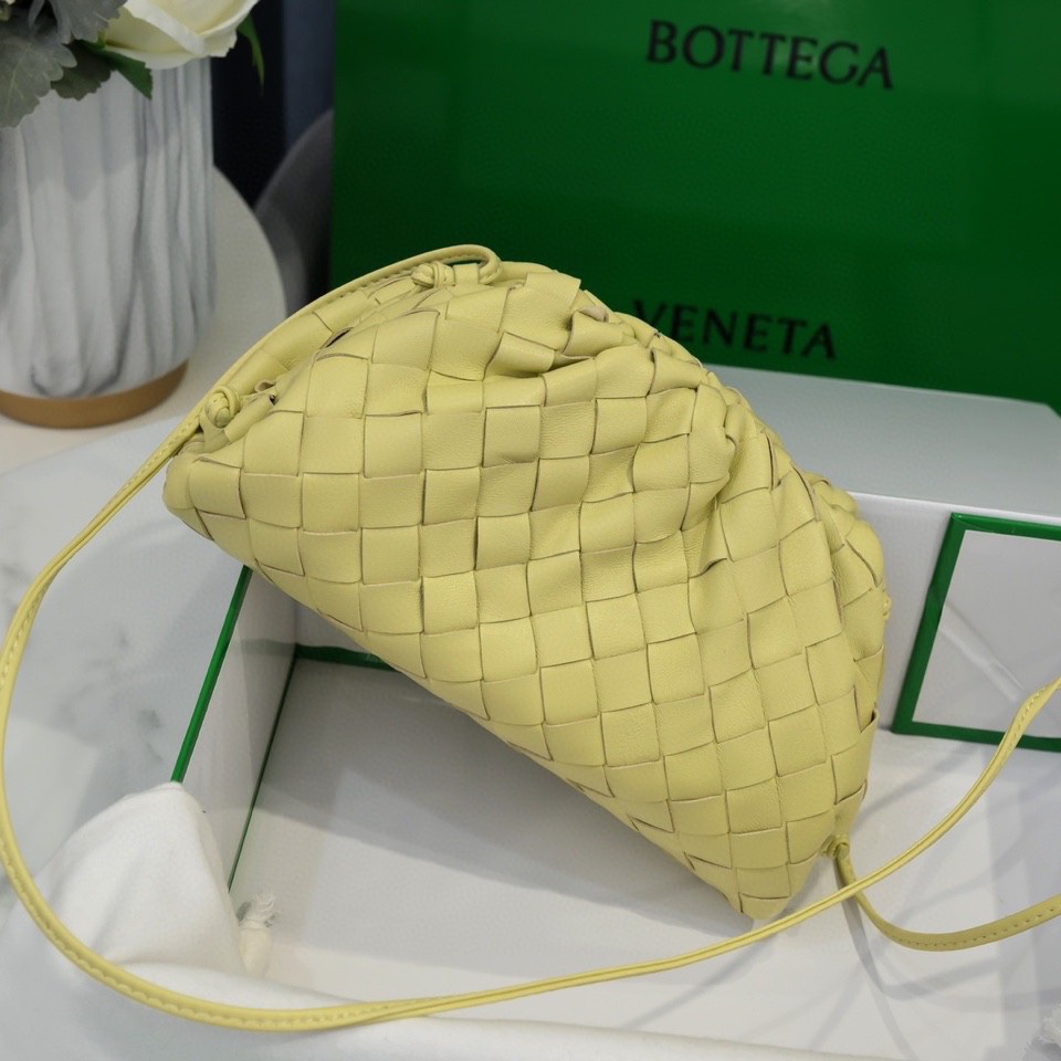 handbags Bottega Veneta The pouch size:23*13*8 - vstockx