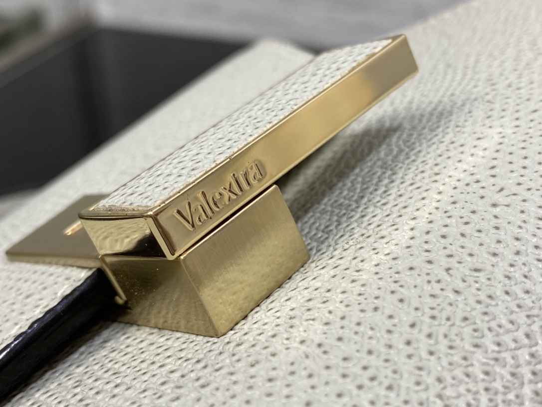 Handbag VALEXTRA size '**' - vstockx