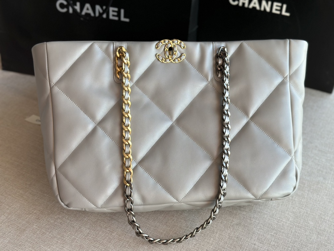 Handbag Chanel AS366 size 24 X41 X10 cm - vstockx