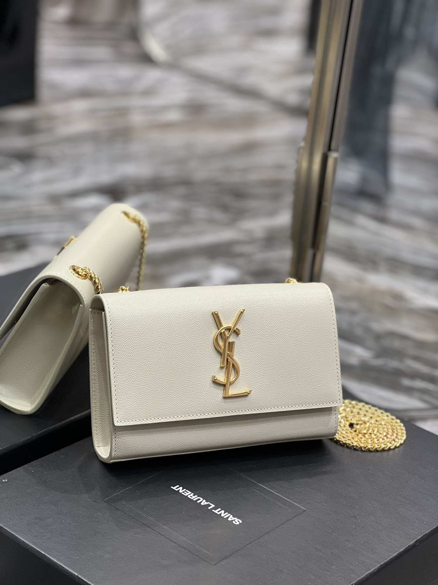 Handbags SAINT LAURENT 469390 size 20x13.5x5.5 cm - vstockx