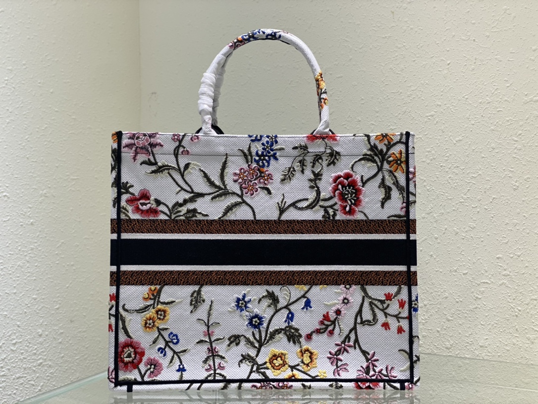 Handbag Dior size 41 cm - vstockx