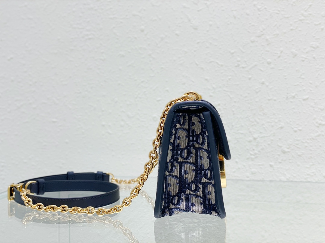 Handbags !  9207 size  21.5*12*6 cm - vstockx