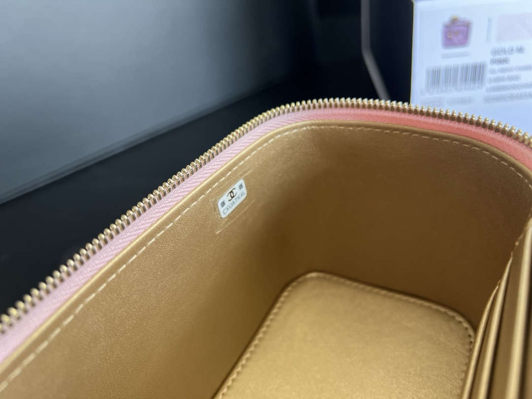 Handbag Chanel AP2303 size 17cmx9.5cmx8 cm - vstockx