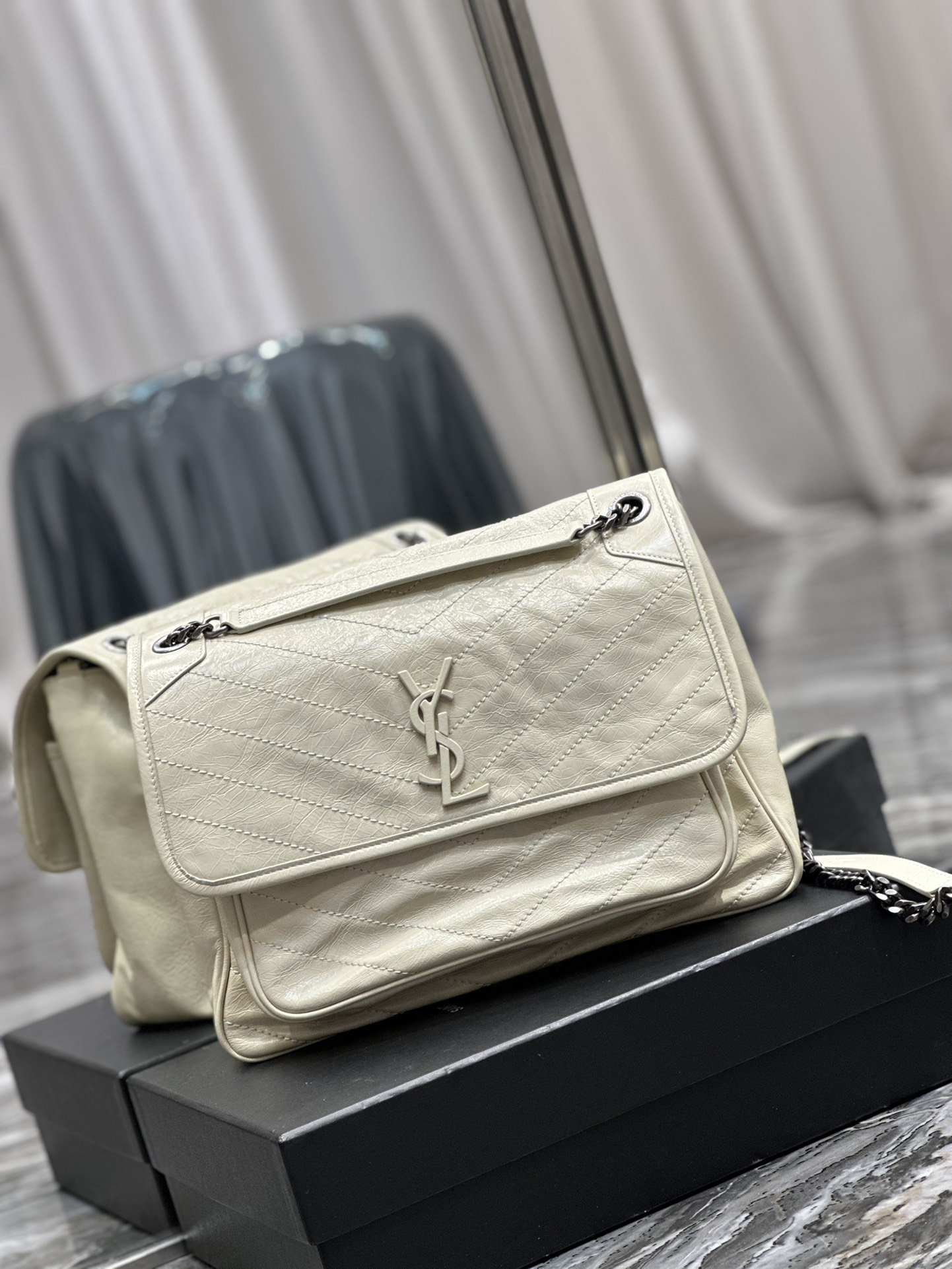 Handbags SAINT LAURENT 498830 size 32x23x9 CM - vstockx